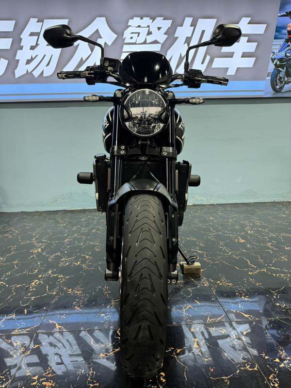 二手凯旋Trident 660