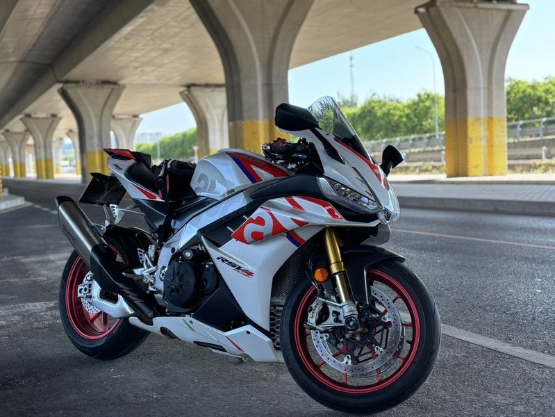 二手阿普利亚RSV4