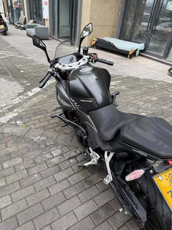 二手贝纳利龙卷风 Tornado 552R