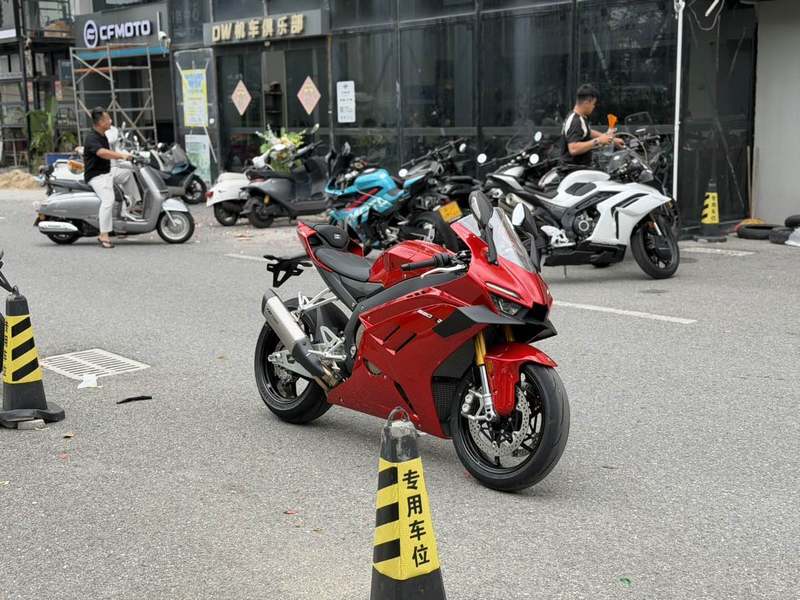 二手张雪机车820RR