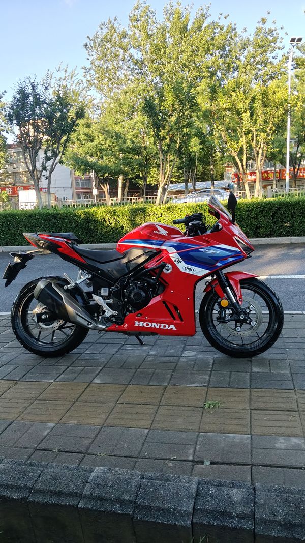 二手本田CBR400R