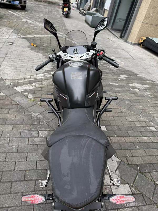 二手贝纳利龙卷风 Tornado 552R