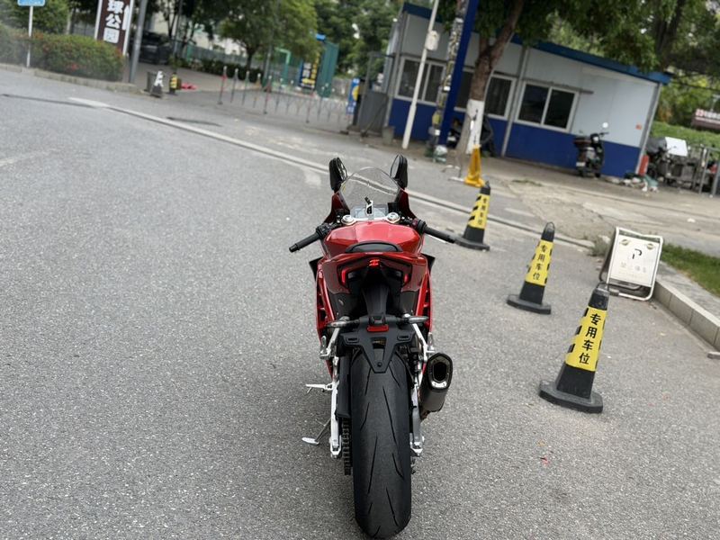 二手张雪机车820RR