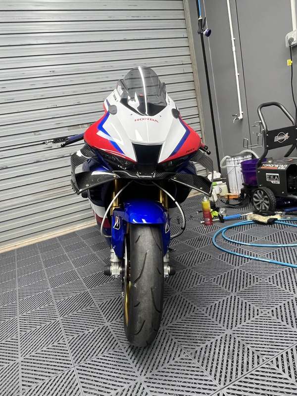 二手本田CBR 1000 RR-R