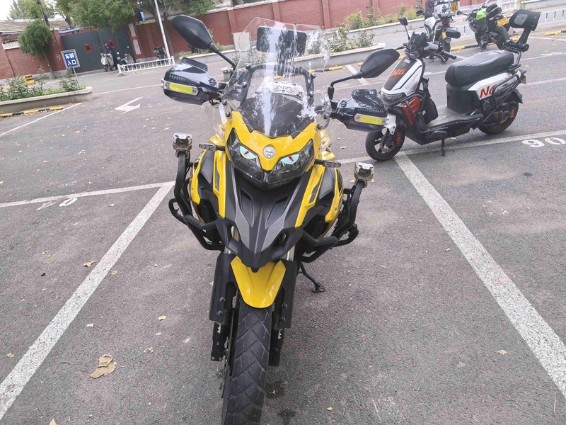 二手贝纳利金鹏 TRK502