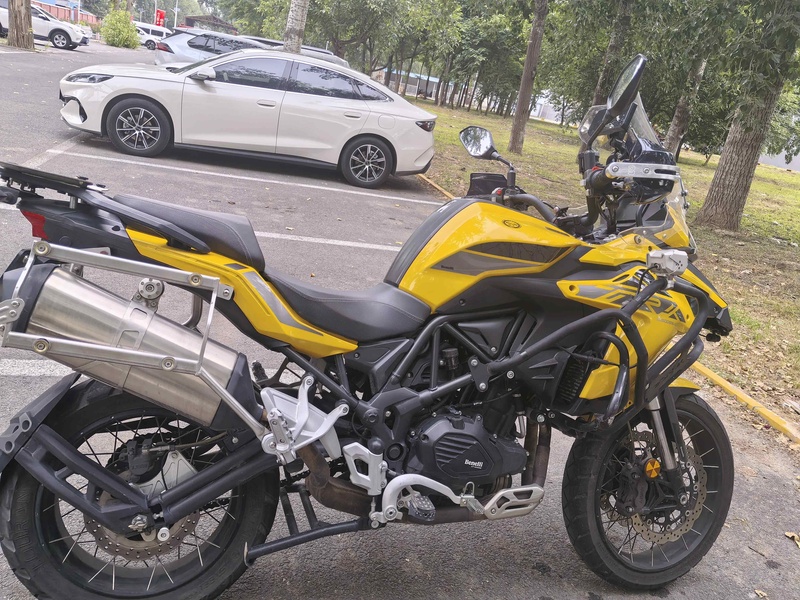 二手贝纳利金鹏 TRK502