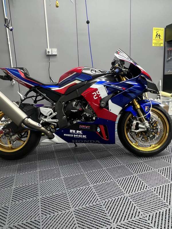 二手本田CBR 1000 RR-R