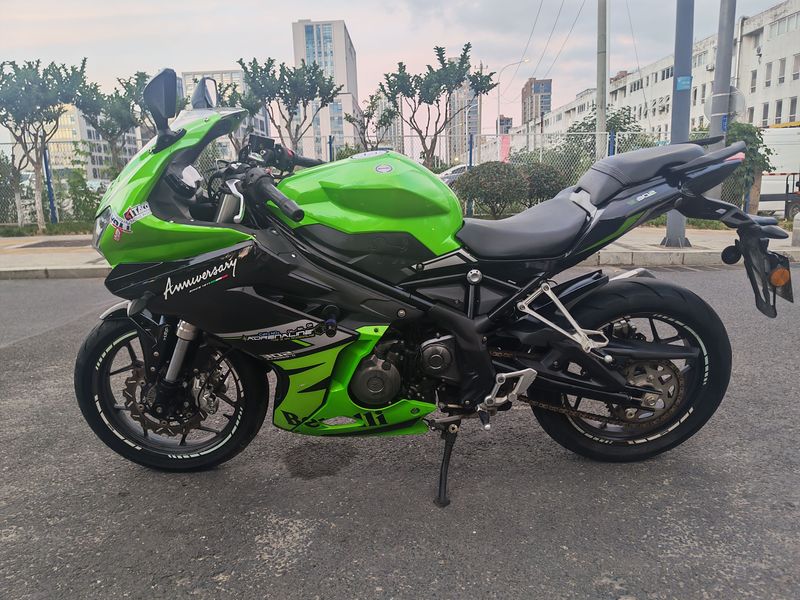 二手贝纳利龙卷风 Tornado 302R