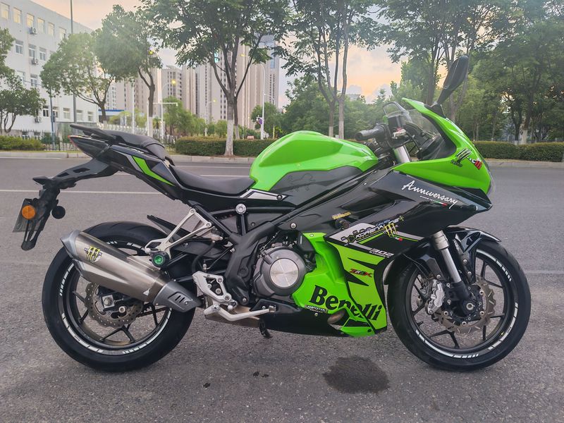 二手贝纳利龙卷风 Tornado 302R