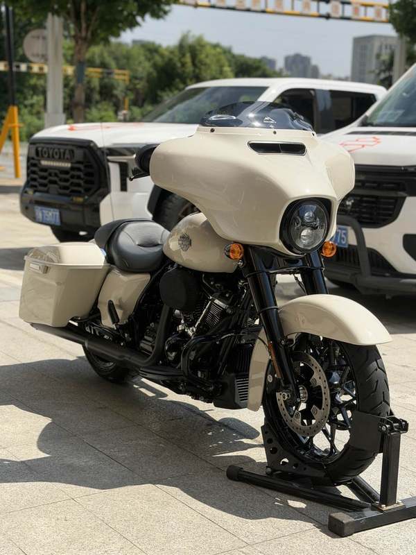 二手哈雷戴维森大道滑翔 Street Glide