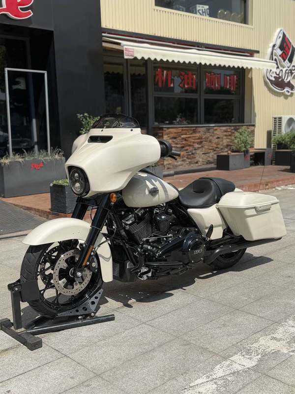 二手哈雷戴维森大道滑翔 Street Glide