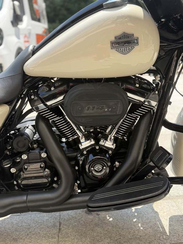 二手哈雷戴维森大道滑翔 Street Glide