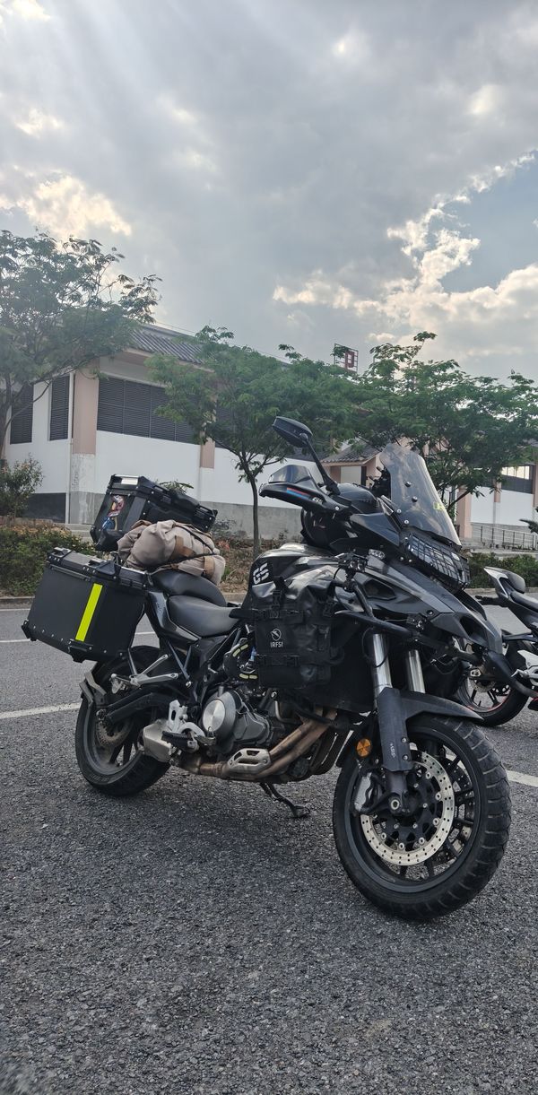 二手贝纳利金鹏 TRK502