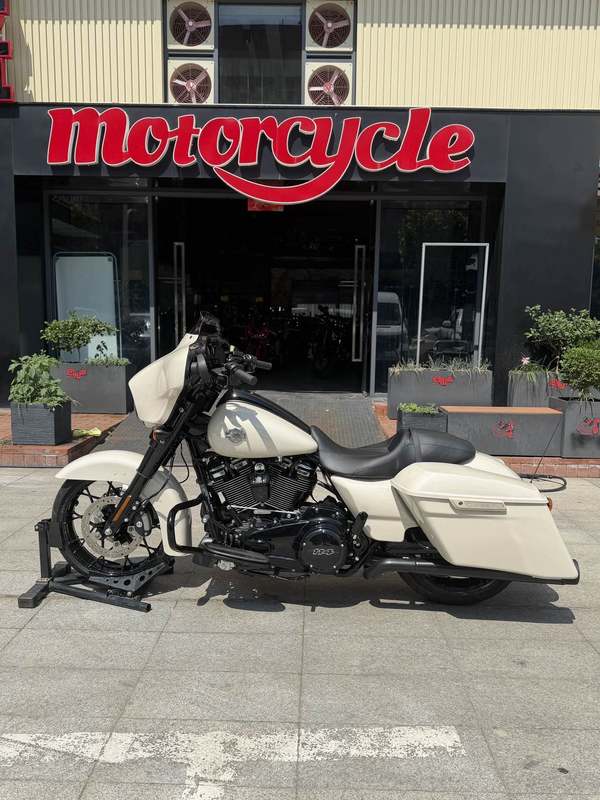二手哈雷戴维森大道滑翔 Street Glide