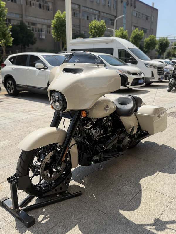 二手哈雷戴维森大道滑翔 Street Glide