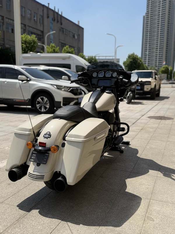 二手哈雷戴维森大道滑翔 Street Glide