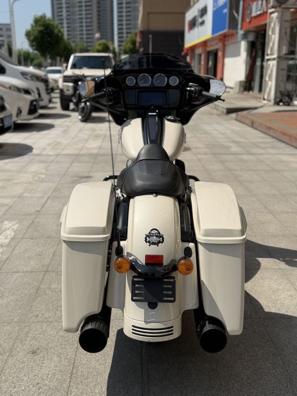 二手哈雷戴维森大道滑翔 Street Glide