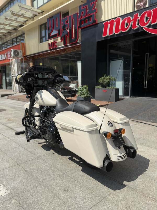 二手哈雷戴维森大道滑翔 Street Glide