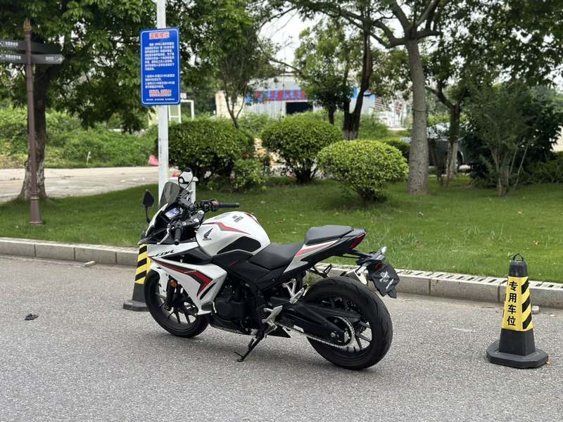 二手本田CBR400R