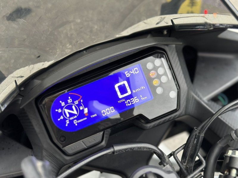 二手本田CBR400R