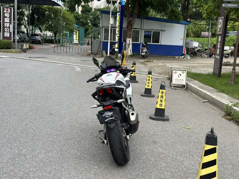 二手本田CBR400R