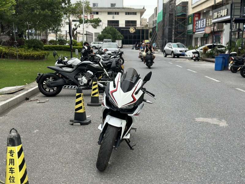 二手本田CBR400R