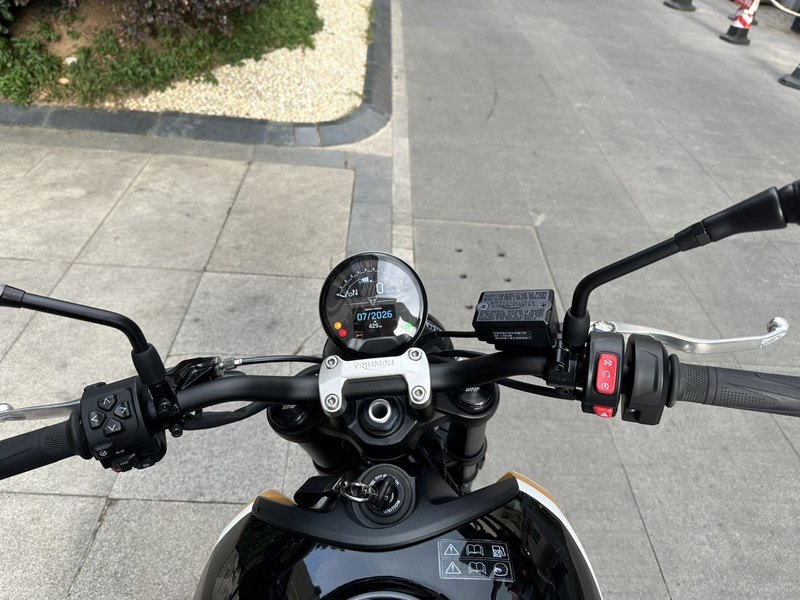 二手凯旋Trident 660