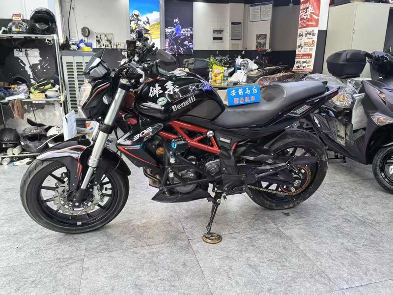 二手贝纳利蓝宝龙 BN302S