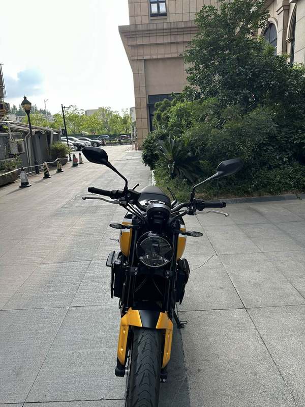 二手凯旋Trident 660