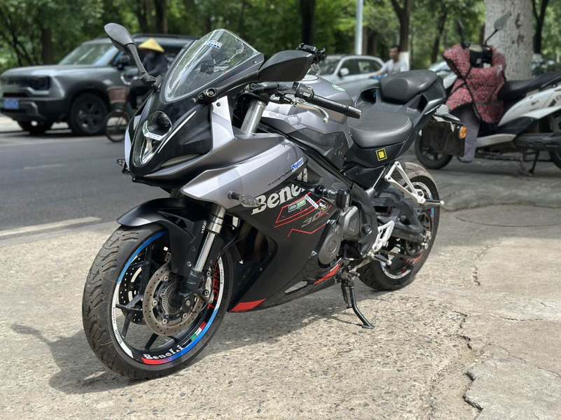 二手贝纳利龙卷风 Tornado 302R