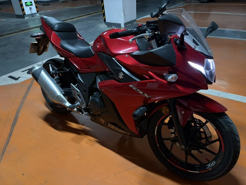 二手豪爵铃木GSX250R