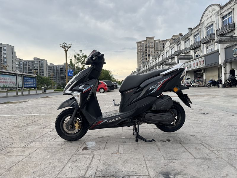 二手新大洲本田裂行 RX125Fi