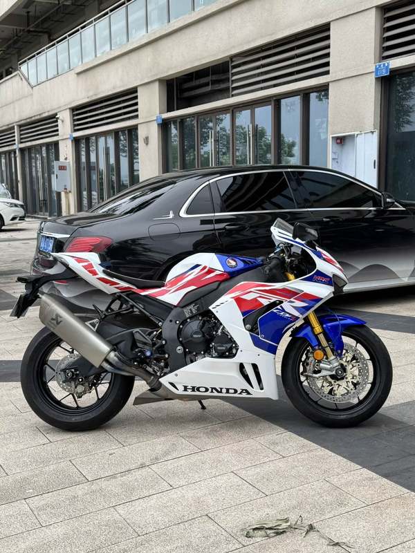 二手本田CBR 1000 RR-R