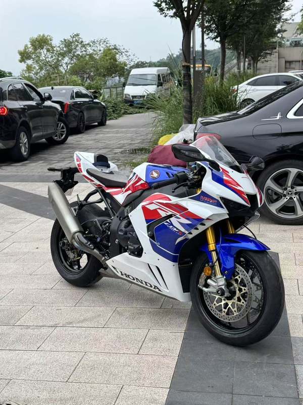 二手本田CBR 1000 RR-R