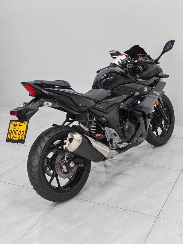 二手豪爵铃木GSX250R