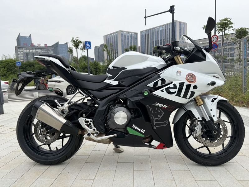二手贝纳利龙卷风 Tornado 302R