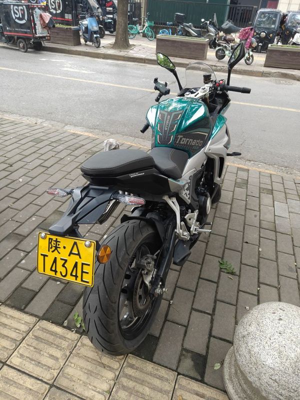 二手贝纳利龙卷风 Tornado 552R