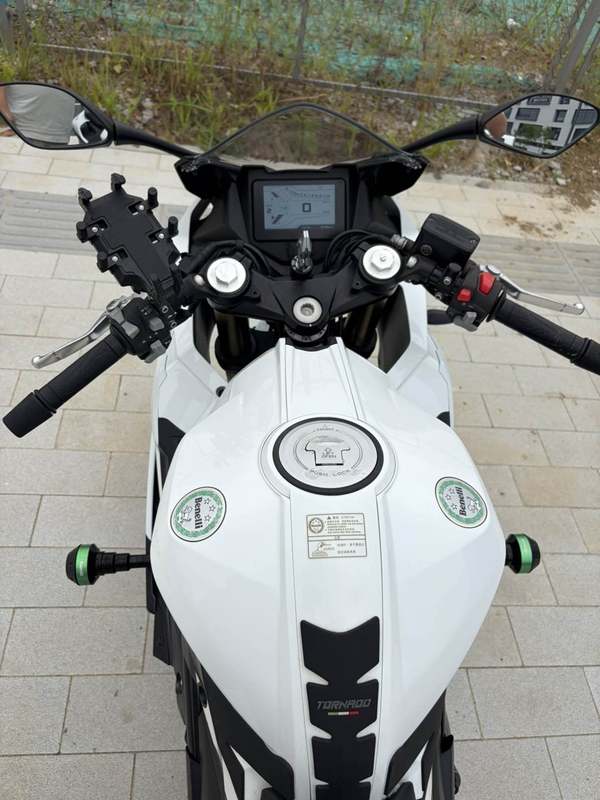二手贝纳利龙卷风 Tornado 302R