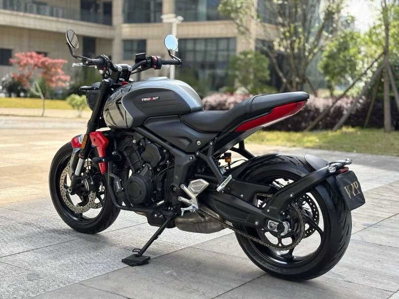 二手凯旋Trident 660