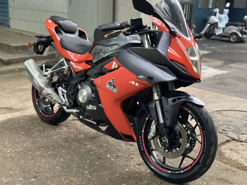 二手贝纳利龙卷风 Tornado 302R