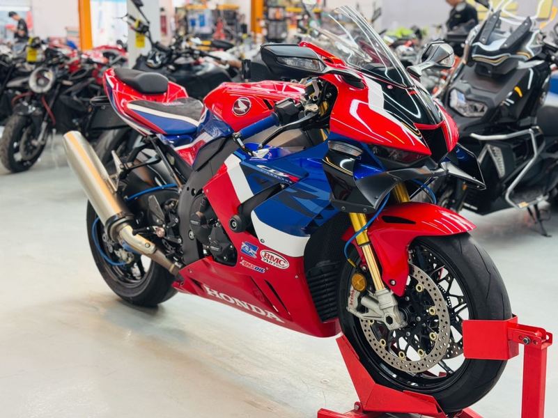 二手本田CBR 1000 RR-R