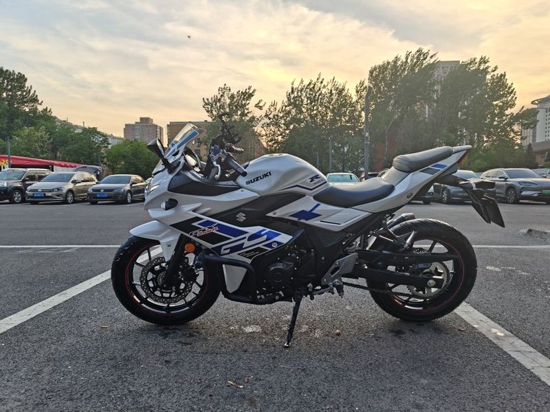 二手豪爵铃木GSX250R