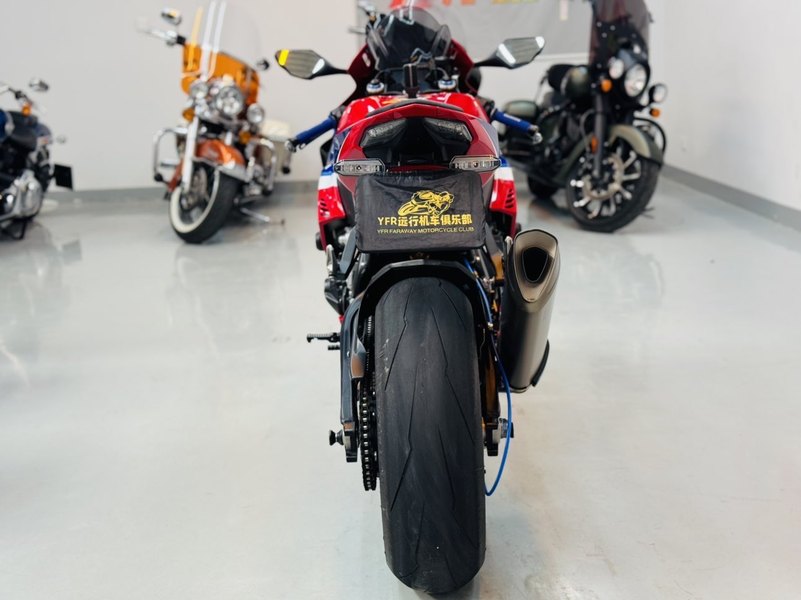 二手本田CBR 1000 RR-R
