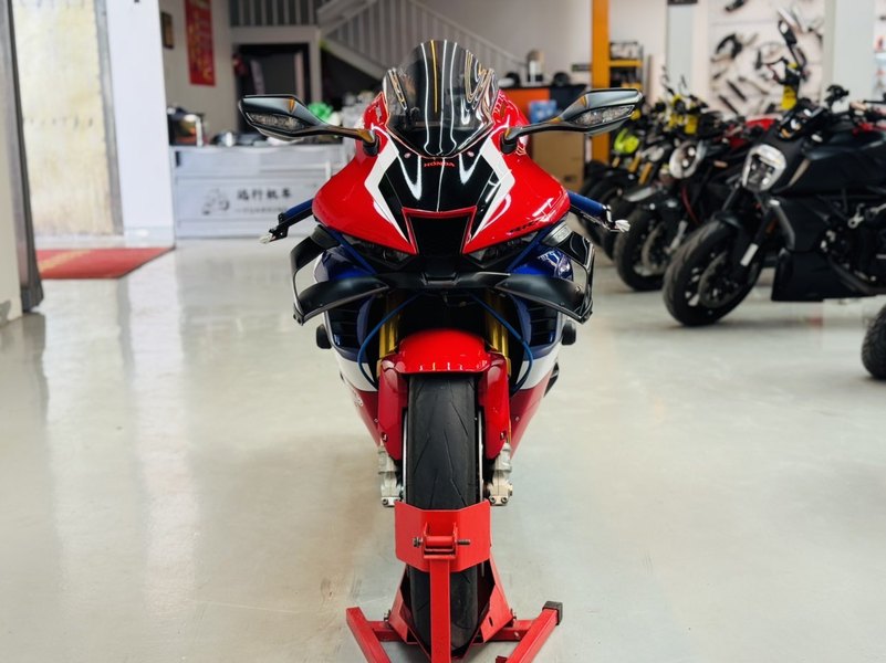 二手本田CBR 1000 RR-R