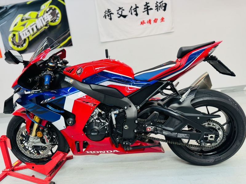 二手本田CBR 1000 RR-R