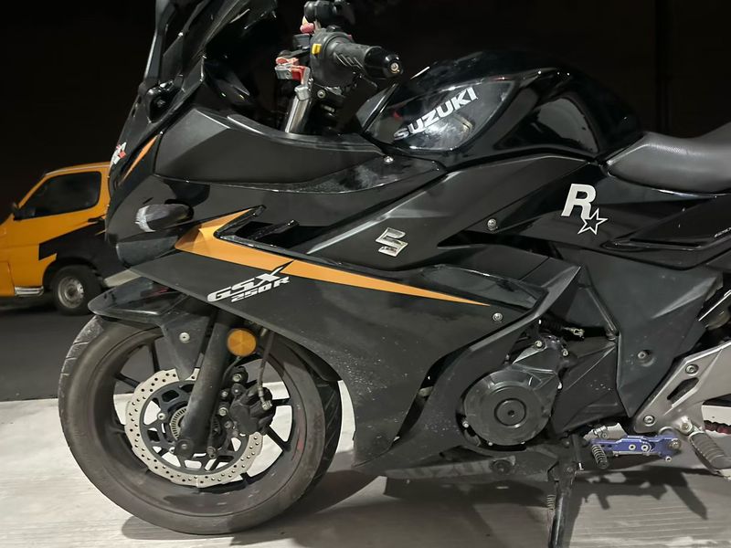 二手豪爵铃木GSX250R