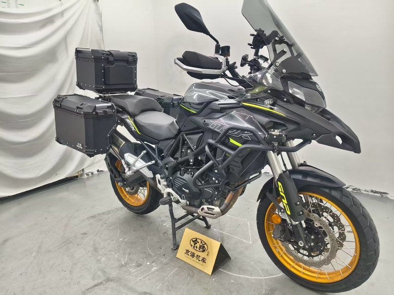 二手贝纳利金鹏 TRK502