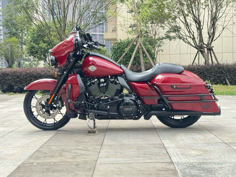 二手哈雷戴维森大道滑翔 Street Glide