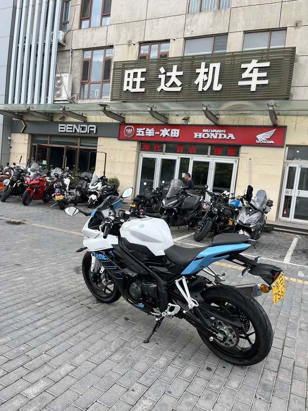 二手贝纳利龙卷风 Tornado 302R