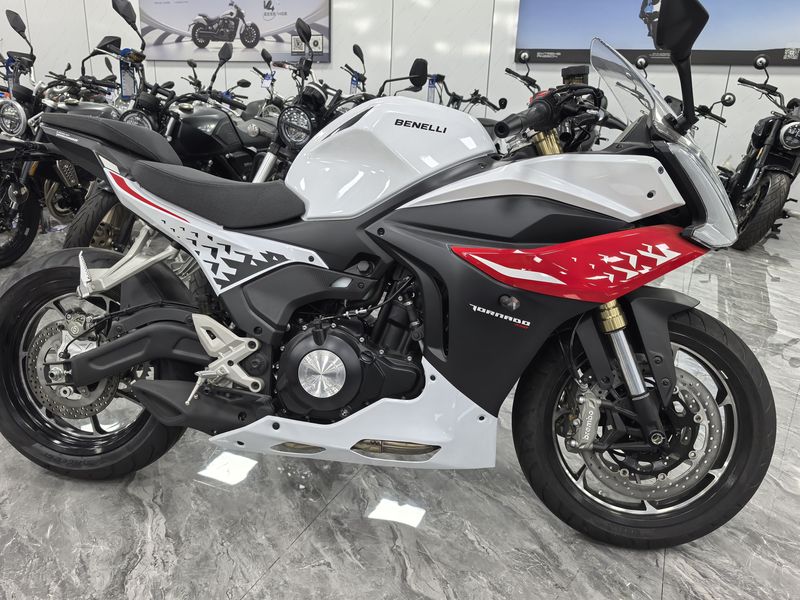 二手贝纳利龙卷风 Tornado 552R